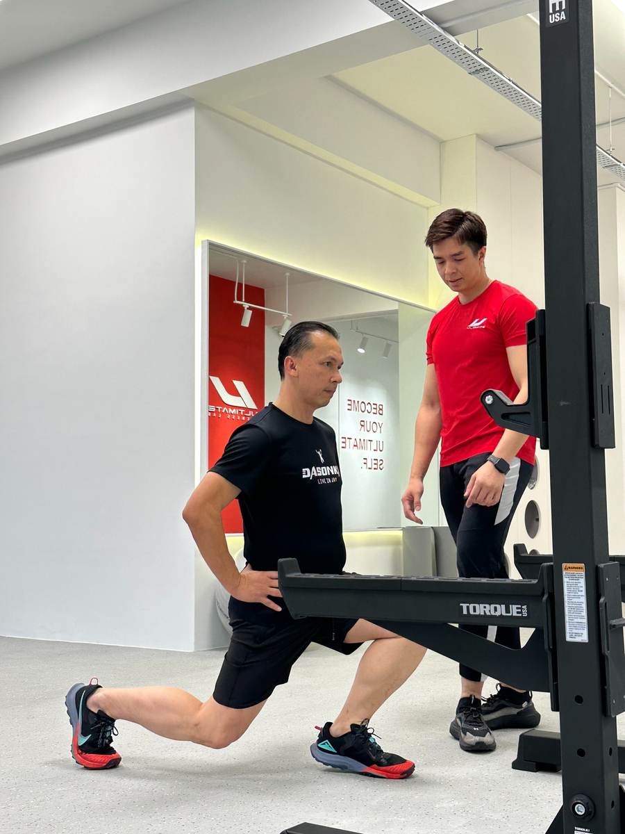 Coach observing client perform lunge at UFL private studio Johor Bahru